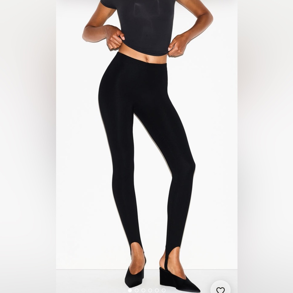 SKIMS NWT High Waisted Stirrup Legging - Obsidian